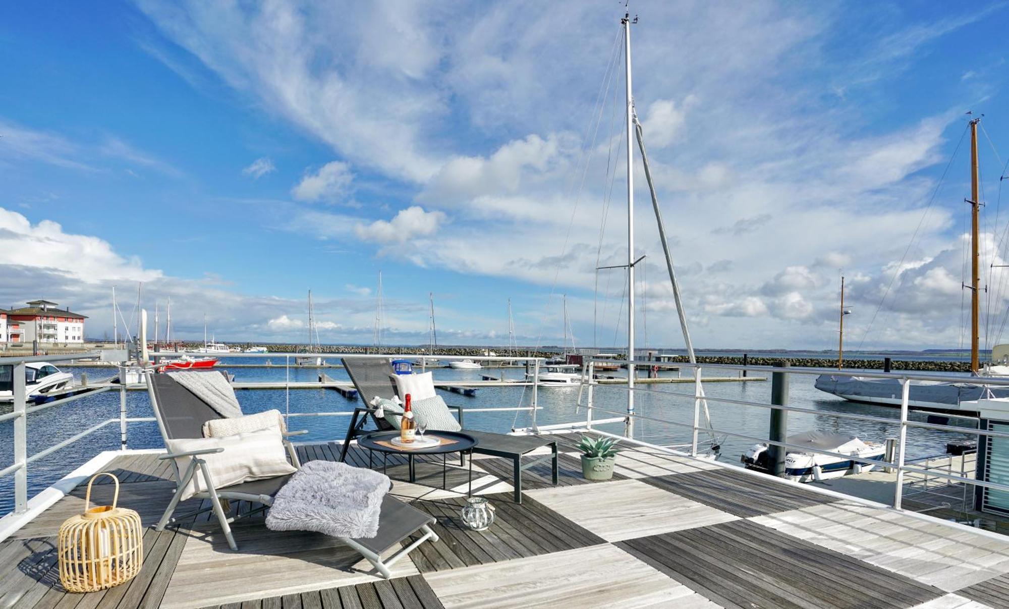 Exklusives Ostsee-Hausboot, Kueche Mit Spueler, Tv, Grosse Sonnenterrasse, 3X Kostenfreie Kfz-Parkplaetze, Klimaanlage, Bis Zu 6 Personen, 2X Baeder, Waschmaschine 博尔滕哈根 外观 照片
