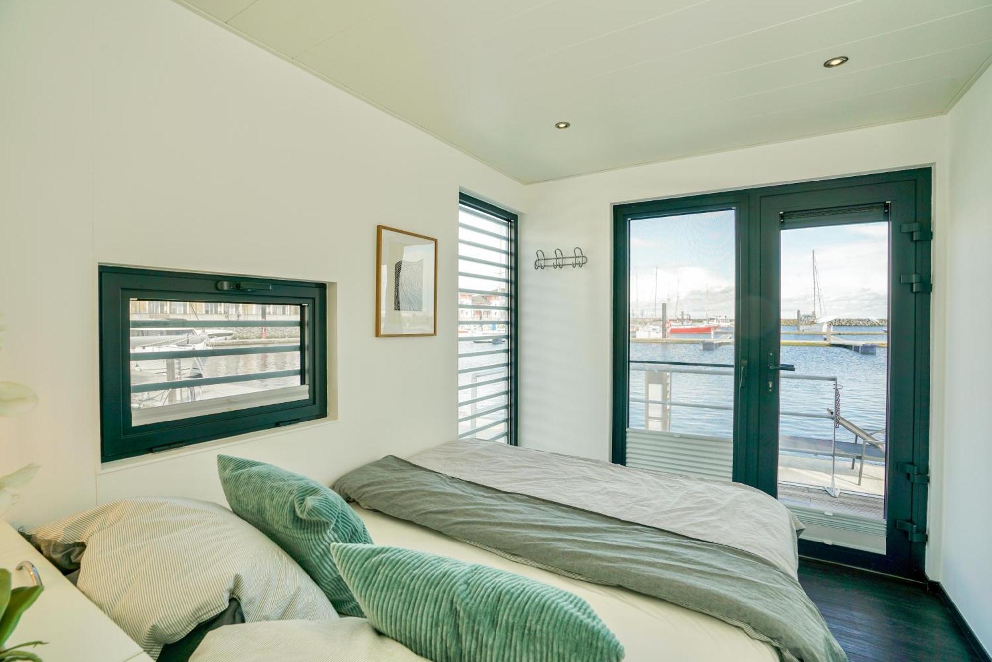 Exklusives Ostsee-Hausboot, Kueche Mit Spueler, Tv, Grosse Sonnenterrasse, 3X Kostenfreie Kfz-Parkplaetze, Klimaanlage, Bis Zu 6 Personen, 2X Baeder, Waschmaschine 博尔滕哈根 外观 照片
