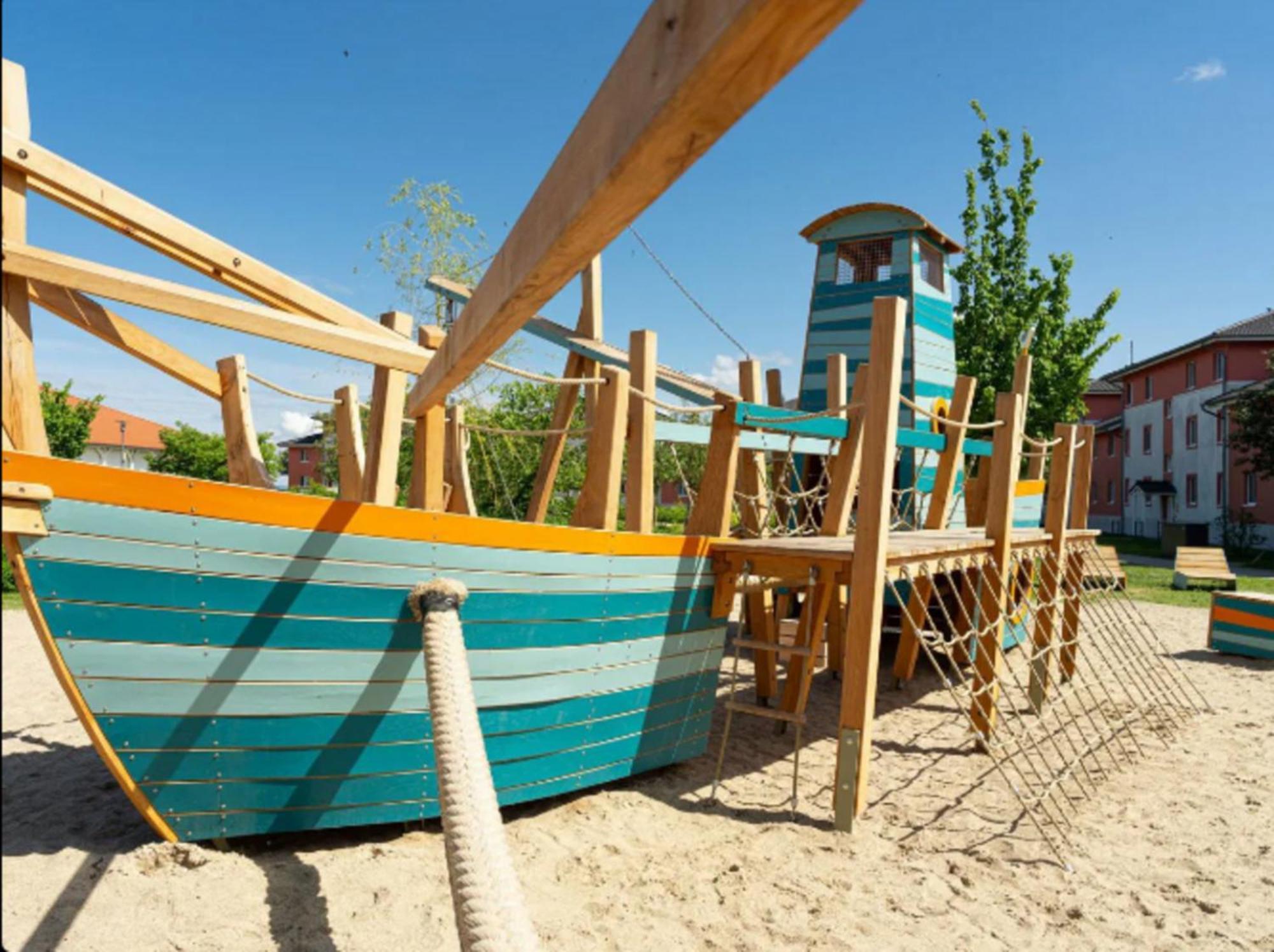 Exklusives Ostsee-Hausboot, Kueche Mit Spueler, Tv, Grosse Sonnenterrasse, 3X Kostenfreie Kfz-Parkplaetze, Klimaanlage, Bis Zu 6 Personen, 2X Baeder, Waschmaschine 博尔滕哈根 外观 照片