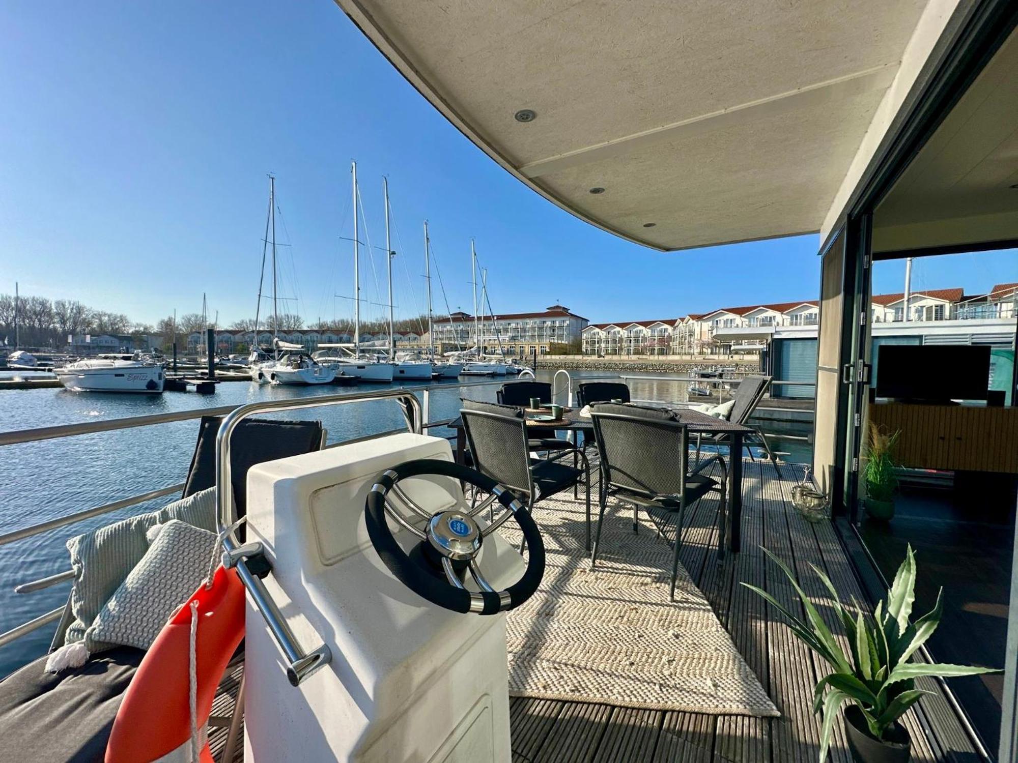Exklusives Ostsee-Hausboot, Kueche Mit Spueler, Tv, Grosse Sonnenterrasse, 3X Kostenfreie Kfz-Parkplaetze, Klimaanlage, Bis Zu 6 Personen, 2X Baeder, Waschmaschine 博尔滕哈根 外观 照片