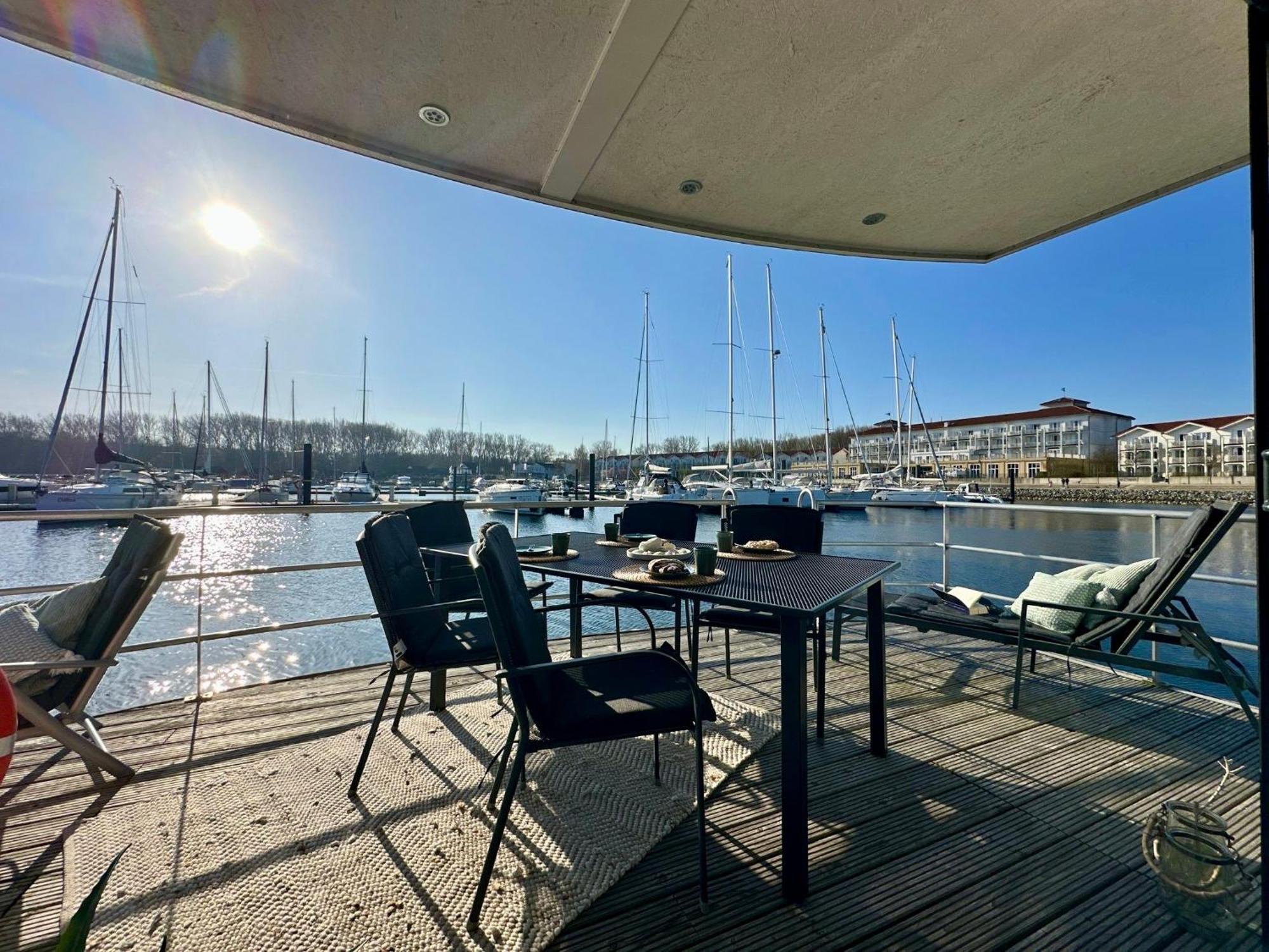 Exklusives Ostsee-Hausboot, Kueche Mit Spueler, Tv, Grosse Sonnenterrasse, 3X Kostenfreie Kfz-Parkplaetze, Klimaanlage, Bis Zu 6 Personen, 2X Baeder, Waschmaschine 博尔滕哈根 外观 照片