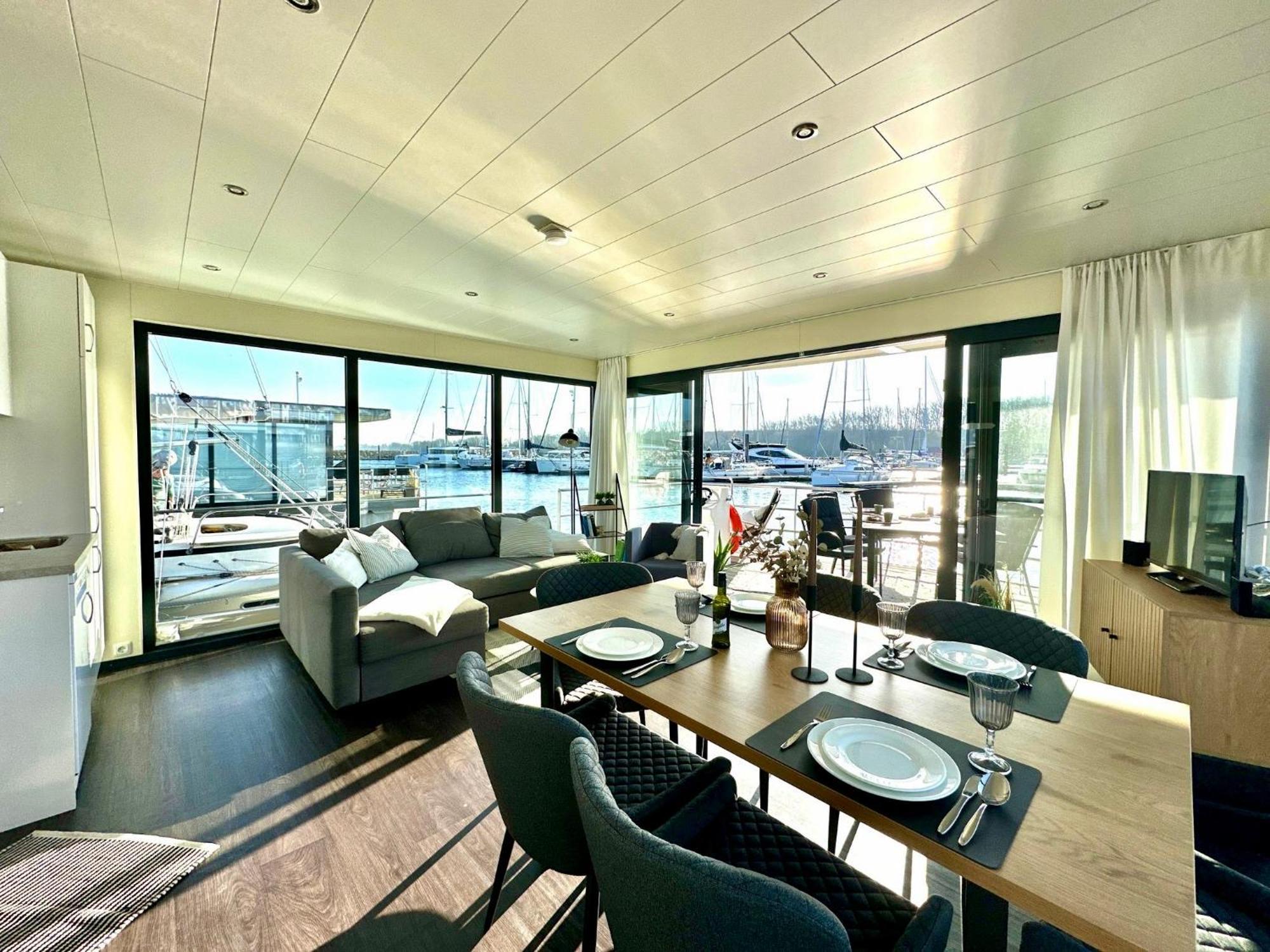 Exklusives Ostsee-Hausboot, Kueche Mit Spueler, Tv, Grosse Sonnenterrasse, 3X Kostenfreie Kfz-Parkplaetze, Klimaanlage, Bis Zu 6 Personen, 2X Baeder, Waschmaschine 博尔滕哈根 外观 照片